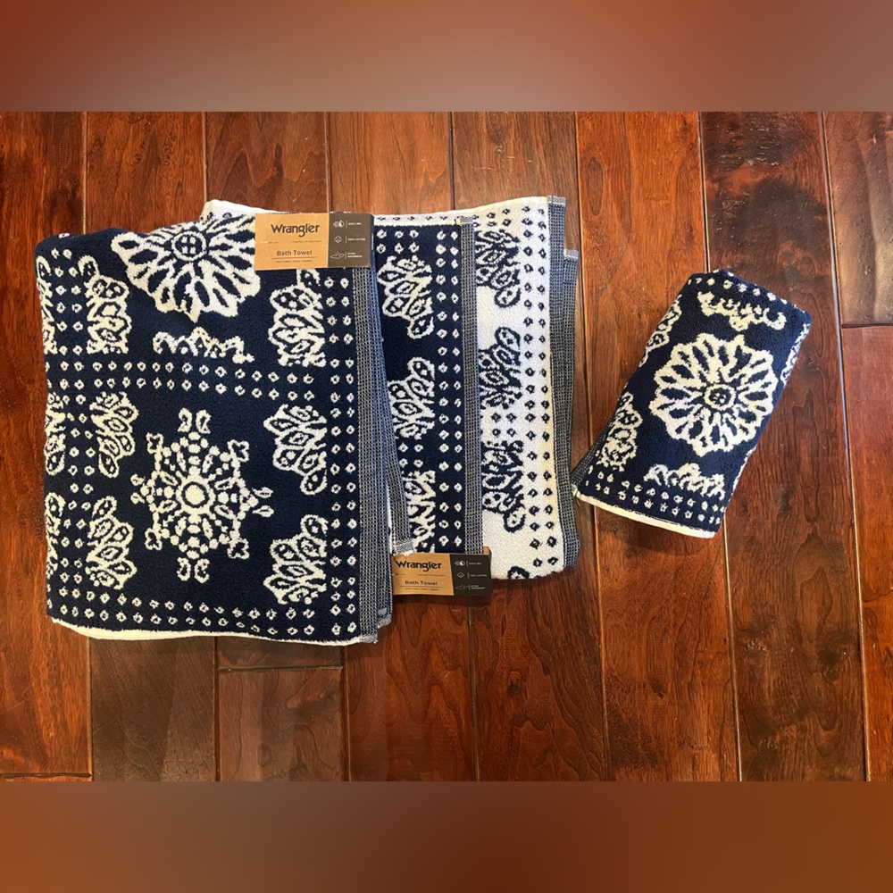 Wrangler Navy and White Floral Bath Towels